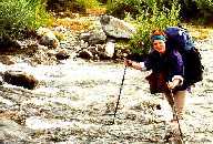 Simone bei einer Flussdurchquerung bei einer dreiwoechigen Wanderung im Sarek (Lappland)