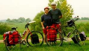 S. und HJ. bei einer Fahrradtour durch Ungarn